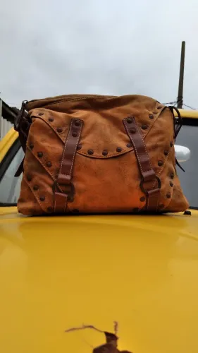 Bolsa de carmuça com couro 