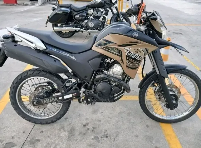 Xtz lander 2022 apenas 19000km estado de Nova 