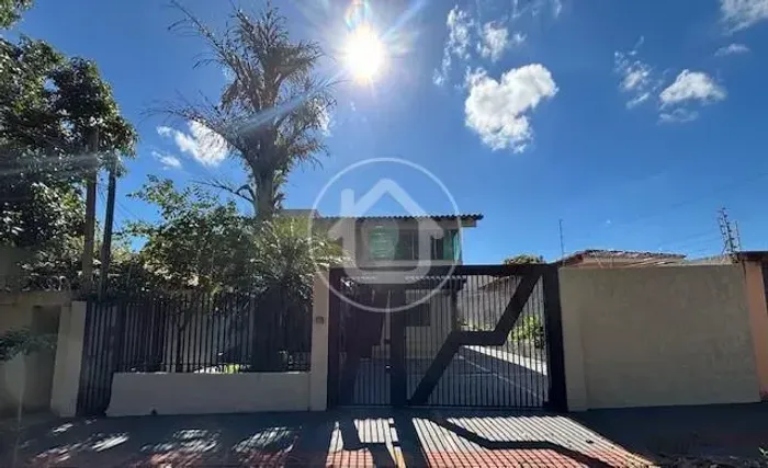 SOBRADO COM DOIS QUARTOS E DUAS SUÍTES