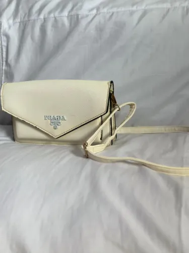 BOLSA PRADA, Mini Envelope Saffiano-Leather Cross-Body Ba