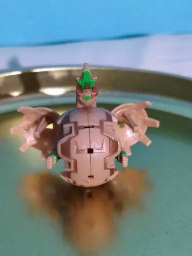 Bakugan Subterra Nemus 650g (defeito)
