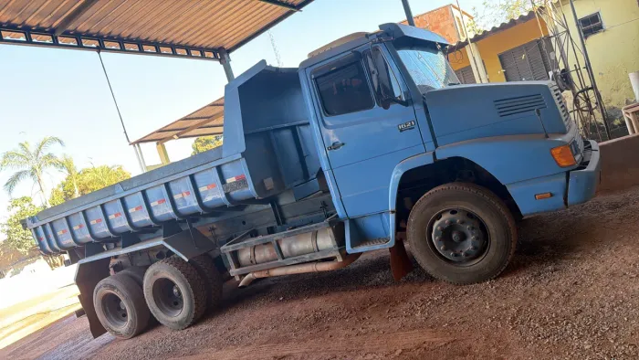 Vendo MB 1621 Caçamba