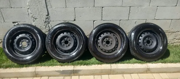 VENDO 4 RODAS DE FERRO C/PENEUS 175/70/13