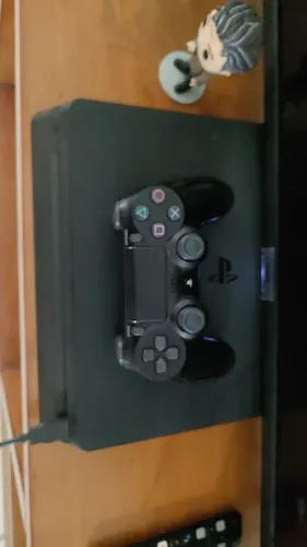 Ps4 slim 1TB com 1 controle 45 JOGOS