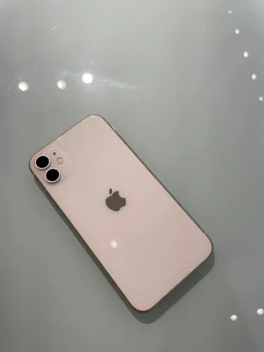 Vendo iPhone 11 de 128GB em perfeito funcionamento.