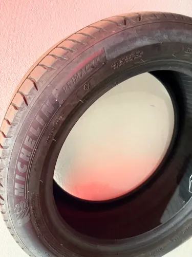 Pneu Michelin Primacy 4+ 215 50 R17