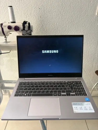 Notebook Samsung Book E20