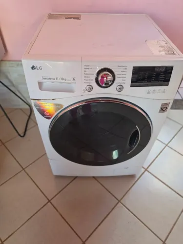 Máquina lava e seca LG 6kg seminova