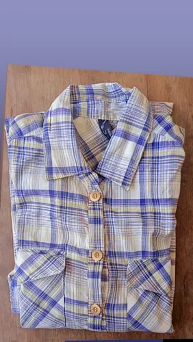 Duas camisas quadriculadas tamanho G manga curta para vender rápido 30,00 as duas