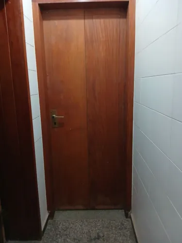 Portas de madeira de lei maciça