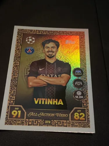Card Vitinha PSG All-Action Hero Topps Match Attax Holográfico