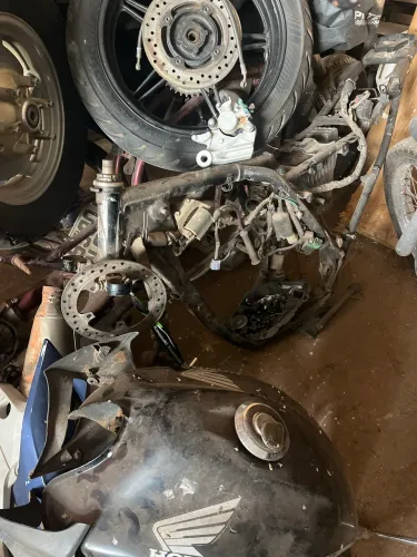Cb300 Honda sucata