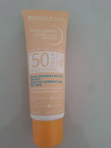 Protetor solar bioderma com cor