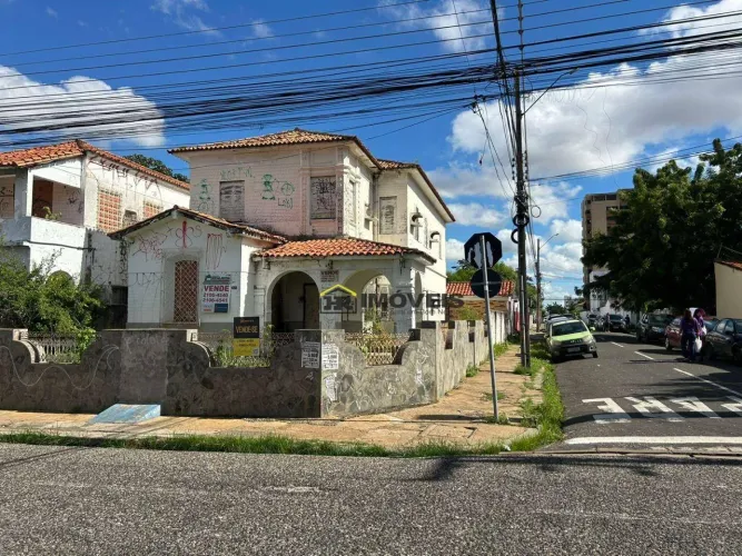 Vende-se Excelente Terreno Comercial de Esquina no Centro-Sul
