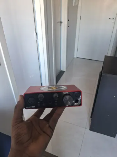INTERFACE 212 SCARLLET SOLO STUDIO (SEMI-NOVA)