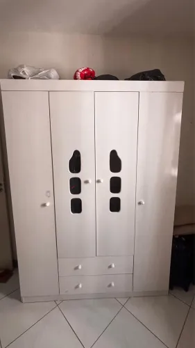 Vendo conjunto de guarda-roupa e cômoda infantil