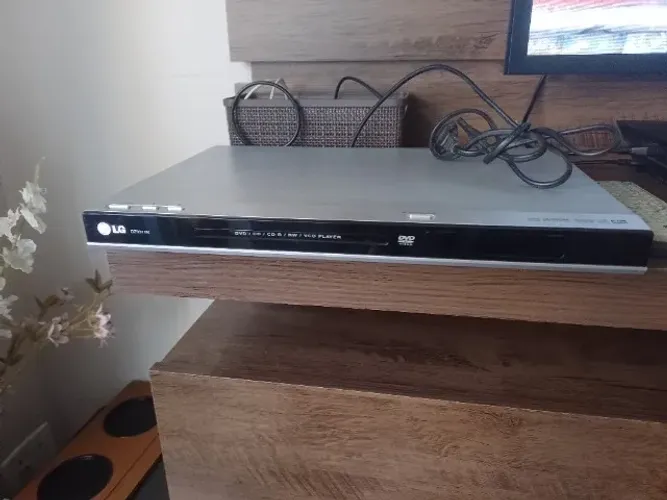 Aparelho de DVD da LG com o controle original funcionando