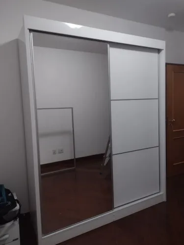 Jogo de quarto (guarda roupas e cama)
