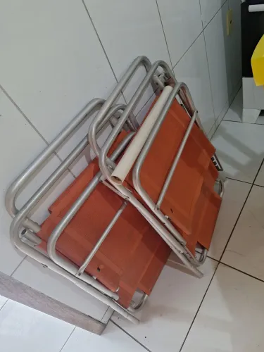 2 Cadeiras de praia com guarda sol, tudo por 120,00 e furador de areia