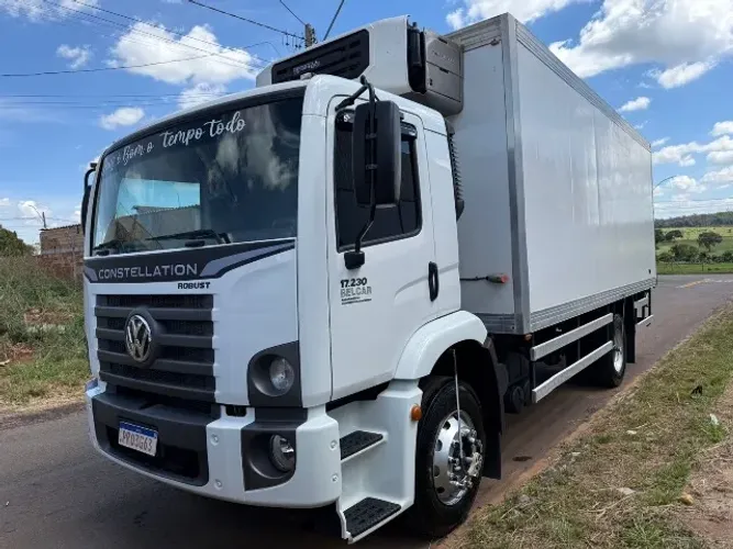 Caminhão baú frigorífico 17230 robust vw