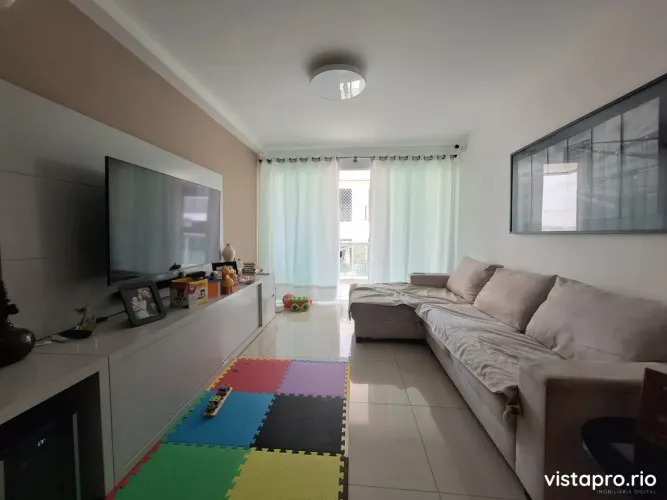Apartamento novo com varanda, no Jardim Oceânico