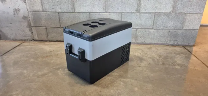 Geladeira Portátil Resfriar 31lts Quadrivolt 12V 24V 110V 220V 