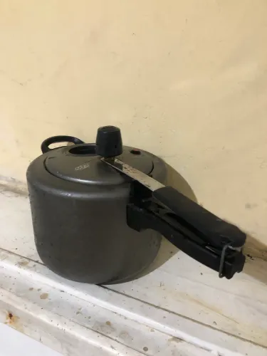 Panela de pressão semi nova