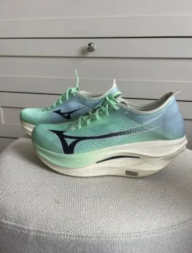 MIZUNO REBELLION PRO 3