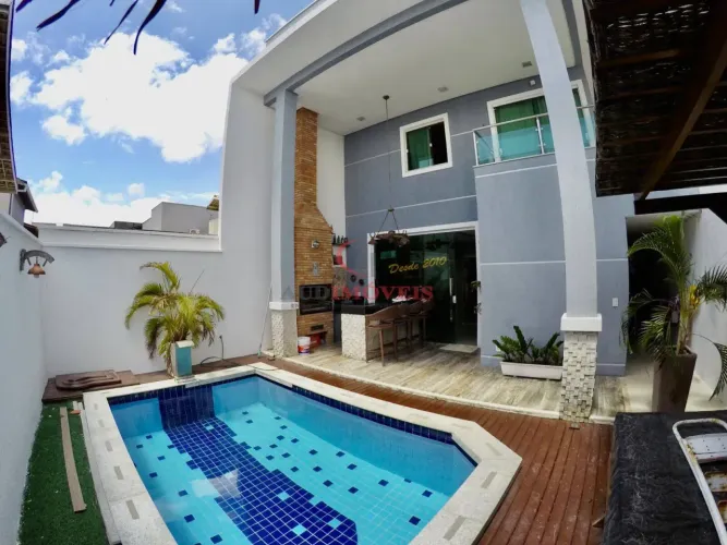 Casa duplex no Condomínio Osvaldo Studart.