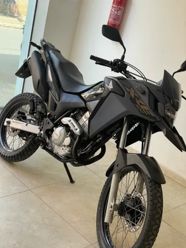 Xre 300 2023 com apenas 20 mil kms rodados , possui passagem ( recuperado de furto ) 