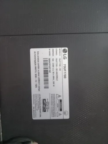 TV LG 70 polegadas com defeito