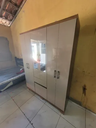 Mais Espaço e Elegância para Seu Quarto com o Guarda-Roupa Aruba