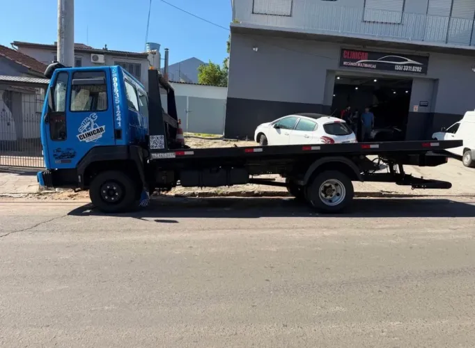 Vendo guincho com asa delta e Ar condicionado 