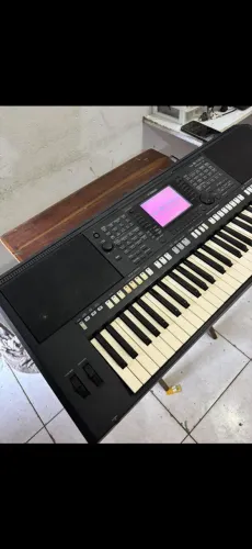 Teclado yamarha PSR S 750