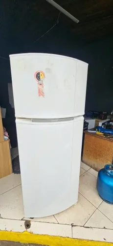 ? GELADEIRA FROST FREE ? bem conservada marcas de uso ?Entrego e passo cartão