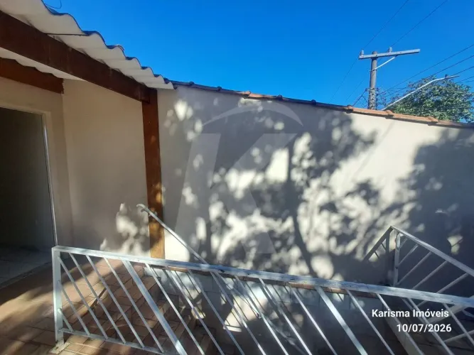 Casa com 1 quarto , sala, cozinha, banheiro, área de serviço, 1 vaga no Edu Chaves