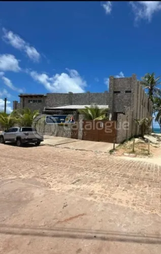 PARA INVESTIMENTO CASA ESTILO MEDIEVAL COM ADAPTAÇÃO PARA POUSADA NA ORLA PRAIA DE ZUMBI/