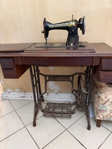 Máquina de costura antiga