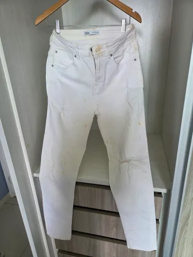 Calça jeans branca slim com rasgos e manchas Zara - Tam 38