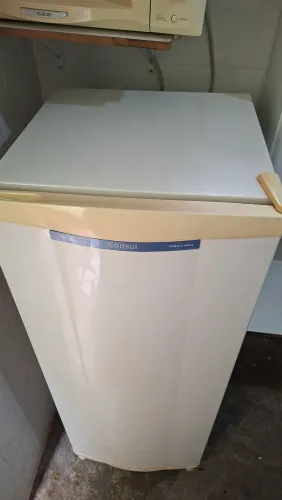 Geladeira CONSUL degelo seco 300 litros Usada funcionando.