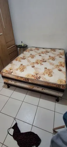 Cama box em ótimo estado