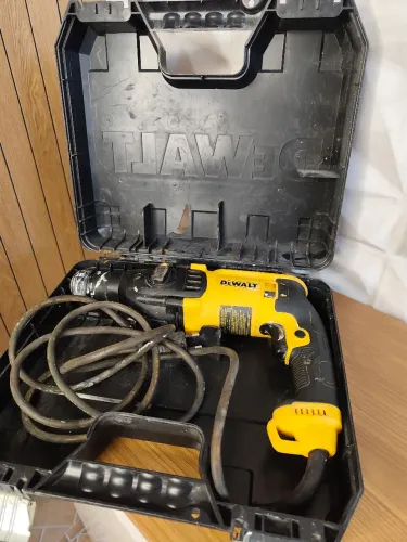 Martelete Dewalt bem novo