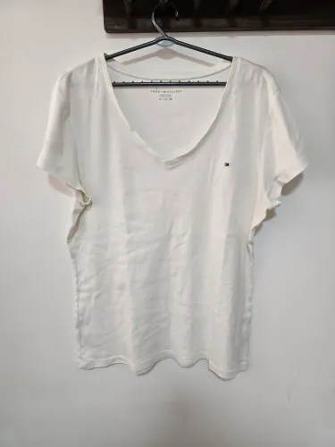 Camiseta Tommy Hilfiger branca gola V GG
