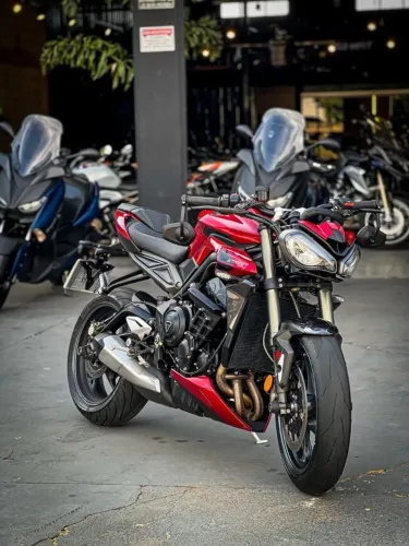 TRIUMPH STREET TRIPLE RS
