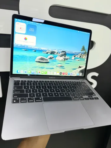 MacBook Air M1 (2020) - 8GB RAM / 256GB SSD - Ótimo Estado!