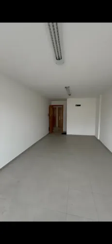 Sala comerciclo com 1 banheiro