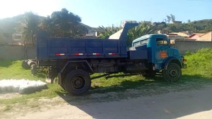 caminhao 1113 mercedes cacamba 1981