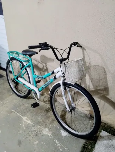 Bicicleta aro 26 com 6 marchas