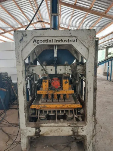 Máquina de Blocos de Concreto Agostini MBCA-600 Recondicionada