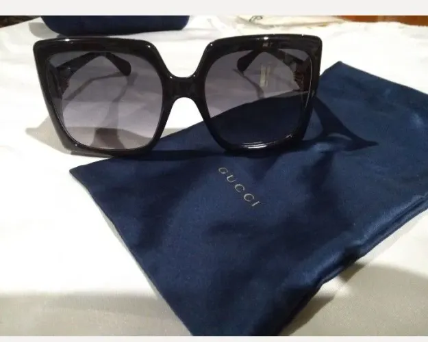Vendo Óculos de Sol Gucci preto, lente cinza degradê